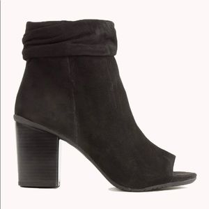 Peep Toe Booties🌚